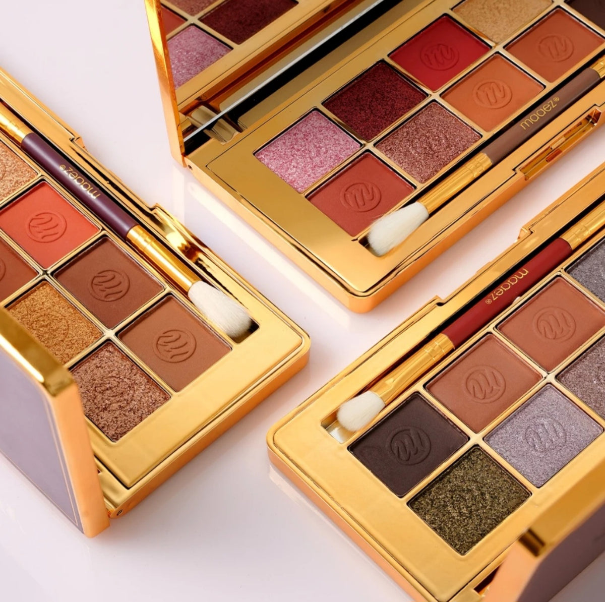MAAEZ 10 SHADES EYESHADOW AND BRUSH PALETTE